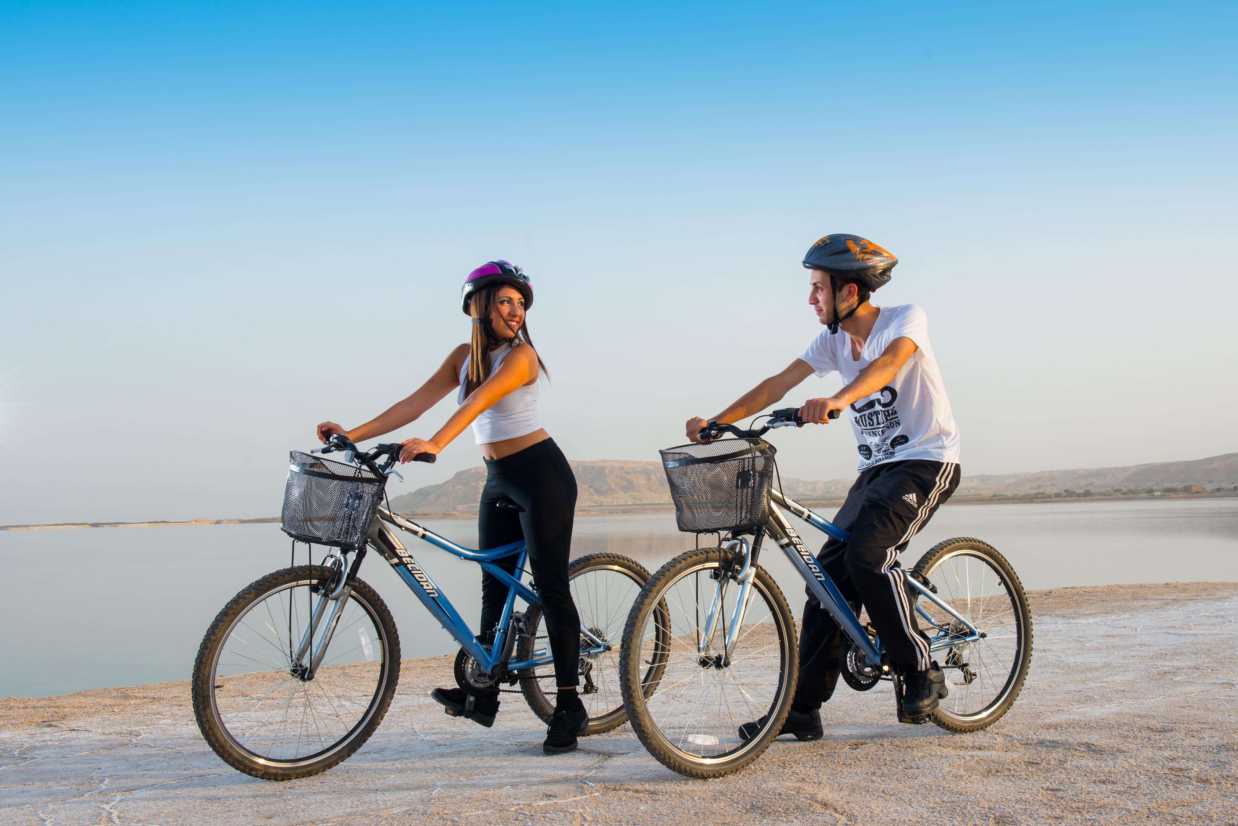 Leonardo Club Hotel Dead Sea Neve Zohar Exterior foto Biking at the Dead Sea
