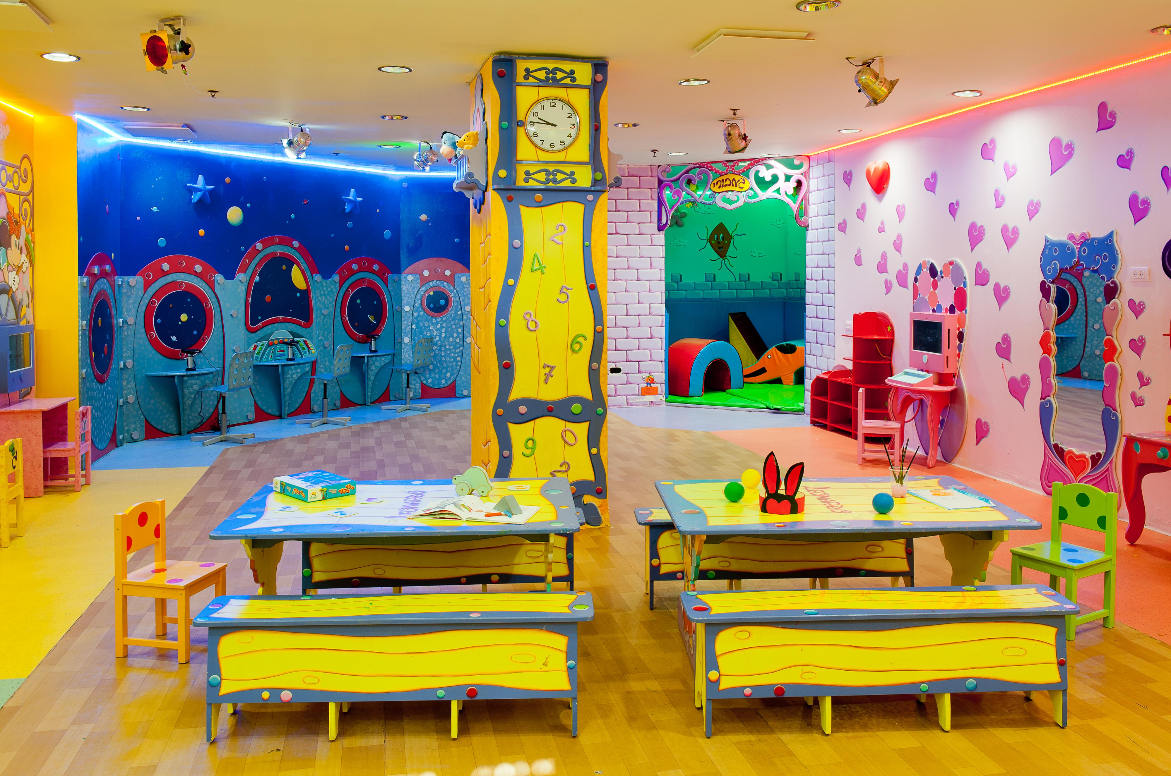 Leonardo Club Hotel Dead Sea Neve Zohar Exterior foto The interior of a typical McDonald's PlayPlace