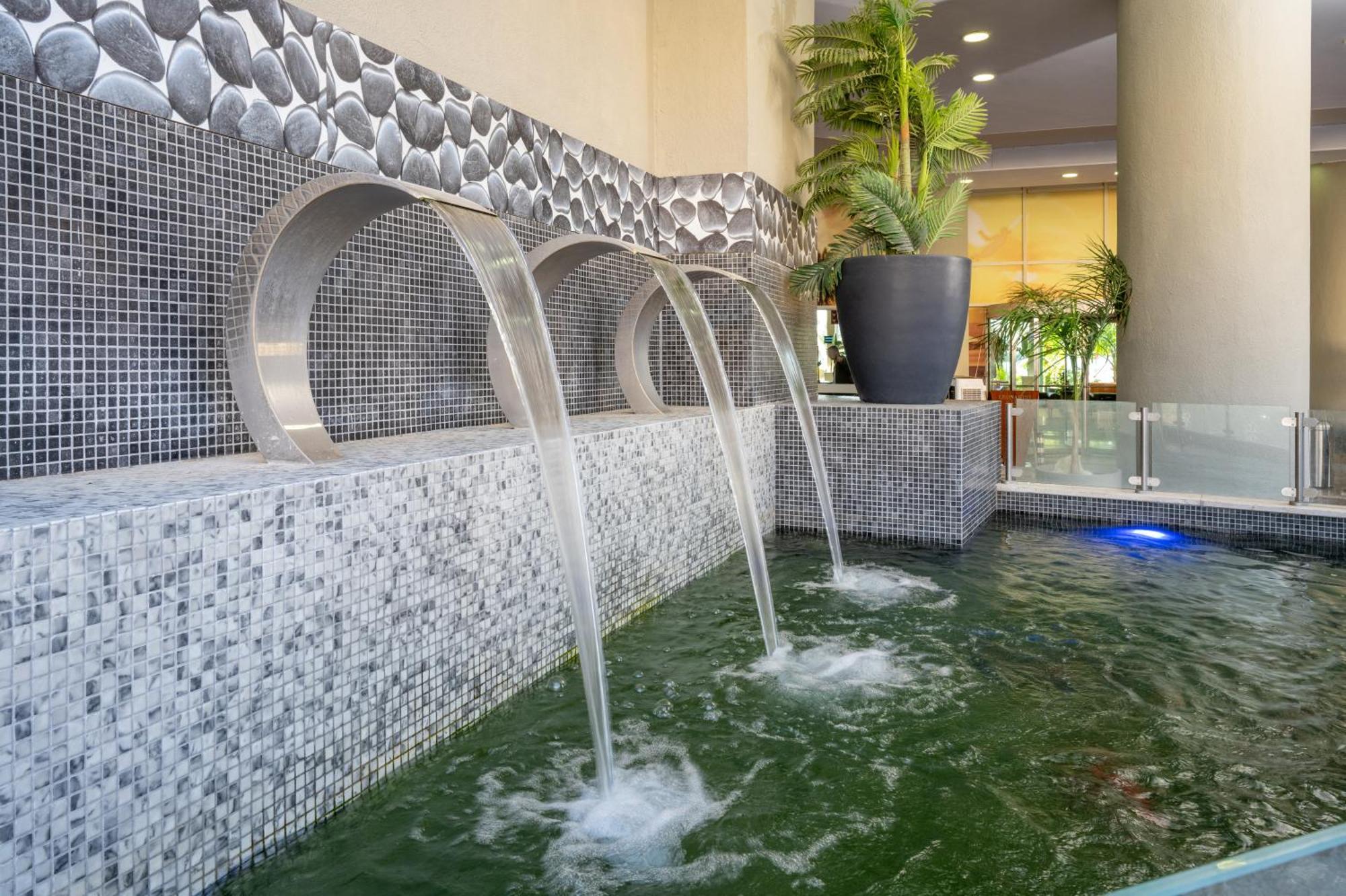 Leonardo Club Hotel Dead Sea Neve Zohar Exterior foto Fountain at the lobby